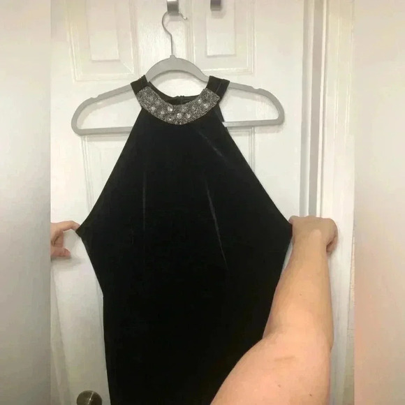 Beaded Mock-Neck Velvet Jumpsuit Multiple sizes - Picture 8 of 15